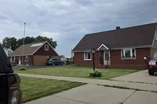 8225 New Castle Ave, Burbank, IL 60459 - Photo 5