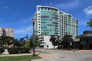 1570 Elmwood Ave, Evanston, IL 60201 - Photo 1