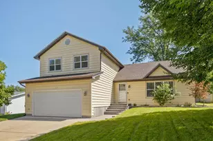 569 Eisenhower St, Marengo, IL 60152 - Photo 1