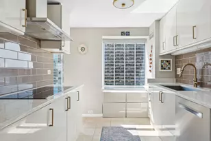 100 E Huron St, Chicago, IL 60611 - Photo 13