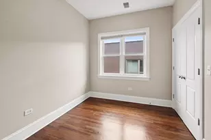 930 W Dakin St, Chicago, IL 60613 - Photo 9