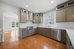 301 Spruce St, Glenview, IL 60025 - Photo 9