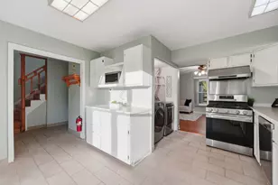 29W434 Hawthorne Ln, Warrenville, IL 60555 - Photo 9
