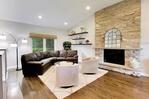 1919 Sunnyside Cir, Northbrook, IL 60062 - Photo 3