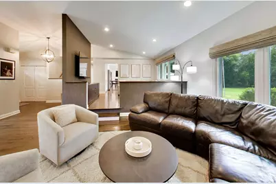 1919 Sunnyside Circle, Northbrook, IL 60062 - Photo 5