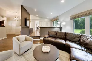 1919 Sunnyside Cir, Northbrook, IL 60062 - Photo 5