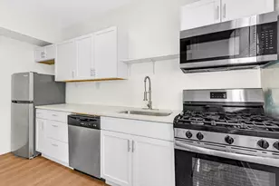 8010 S Phillips Ave, Chicago, IL 60617 - Photo 7