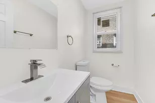 8010 S Phillips Ave, Chicago, IL 60617 - Photo 5