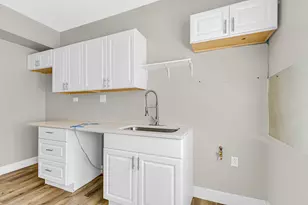 8010 S Phillips Ave, Chicago, IL 60617 - Photo 15