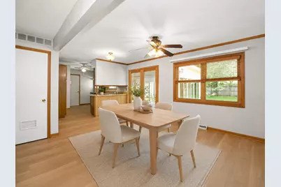 40 Wildwood Road, Elk Grove Village, IL 60007 - Photo 11