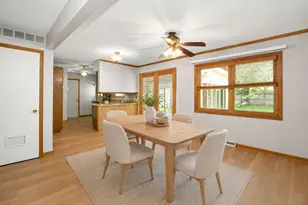 40 Wildwood Rd, Elk Grove Village, IL 60007 - Photo 11