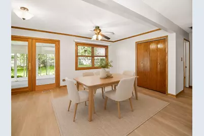 40 Wildwood Road, Elk Grove Village, IL 60007 - Photo 15