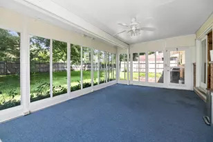 40 Wildwood Rd, Elk Grove Village, IL 60007 - Photo 17