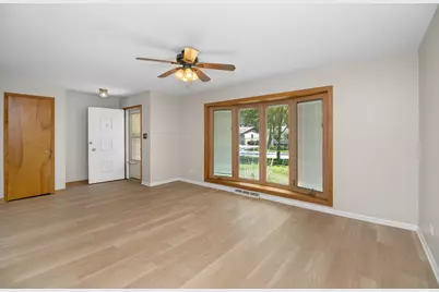 40 Wildwood Road, Elk Grove Village, IL 60007 - Photo 5