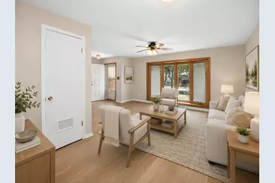 40 Wildwood Road, Elk Grove Village, IL 60007 - Photo 7