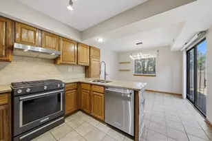 1636 Wildwood Ln, Darien, IL 60561 - Photo 9