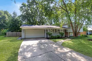 777 Dover Ct, Crystal Lake, IL 60014 - Photo 3