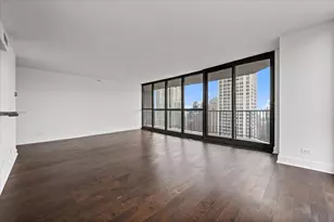 10 E Ontario St, Chicago, IL 60611 - Photo 7