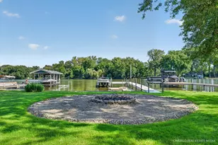 220 Hickory Nut Grove Ln, Cary, IL 60013 - Photo 9