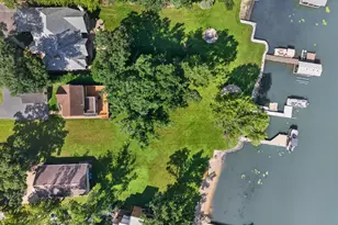 220 Hickory Nut Grove Ln, Cary, IL 60013 - Photo 13