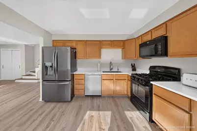 220 Hickory Nut Grove Lane, Cary, IL 60013 - Photo 15