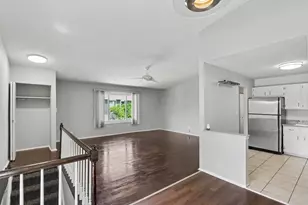 495 Harrison Ct, Vernon Hills, IL 60061 - Photo 5