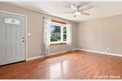 5112 W Greenbrier Drive, McHenry, IL 60050 - Photo 7