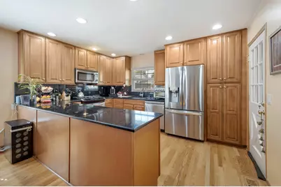 642 Burgundy Court #F, Elk Grove Village, IL 60007 - Photo 7
