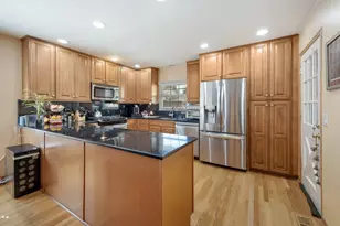642 Burgundy Ct, Elk Grove Village, IL 60007 - Photo 7
