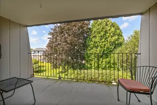 642 Burgundy Ct, Elk Grove Village, IL 60007 - Photo 13