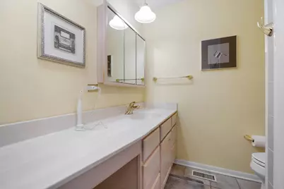 642 Burgundy Court #F, Elk Grove Village, IL 60007 - Photo 17