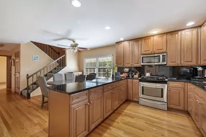 642 Burgundy Court #F, Elk Grove Village, IL 60007 - Photo 9