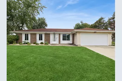 154 Stonehurst Drive, Elgin, IL 60120 - Photo 1