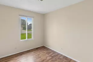 154 Stonehurst Dr, Elgin, IL 60120 - Photo 17
