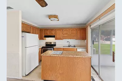 154 Stonehurst Drive, Elgin, IL 60120 - Photo 7