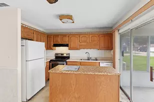 154 Stonehurst Dr, Elgin, IL 60120 - Photo 7