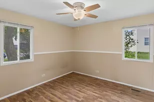 154 Stonehurst Dr, Elgin, IL 60120 - Photo 11