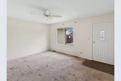 154 Stonehurst Drive, Elgin, IL 60120 - Photo 5