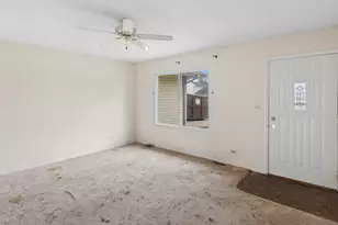 154 Stonehurst Dr, Elgin, IL 60120 - Photo 5