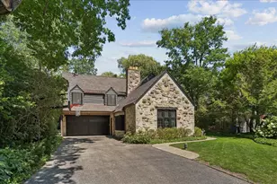315 N Deere Park Dr, Highland Park, IL 60035 - Photo 1