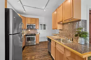 1345 W Greenleaf Ave, Chicago, IL 60626 - Photo 15