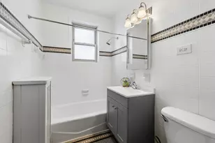 1345 W Greenleaf Ave, Chicago, IL 60626 - Photo 9