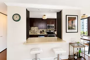 1560 N Sandburg Terrace, Chicago, IL 60610 - Photo 5