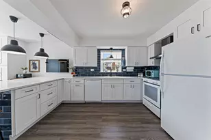 9717 S Springfield Ave, Evergreen Park, IL 60805 - Photo 7