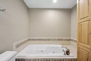[Address not provided], Lindenhurst, IL 60046 - Photo 25