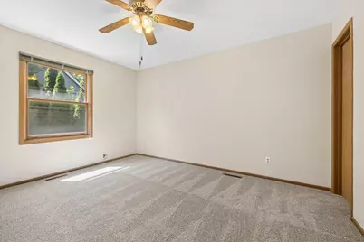 5401 W Chasefield Circle, McHenry, IL 60050 - Photo 11