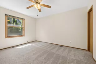5401 W Chasefield Cir, McHenry, IL 60050 - Photo 11