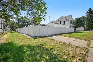 504 E Timber St, Pontiac, IL 61764 - Photo 5