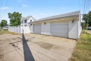 504 E Timber St, Pontiac, IL 61764 - Photo 9