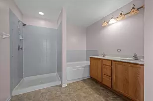 320 Hampstead Dr, Sugar Grove, IL 60554 - Photo 17